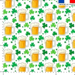 Bière et trèfle - Fond blanc
