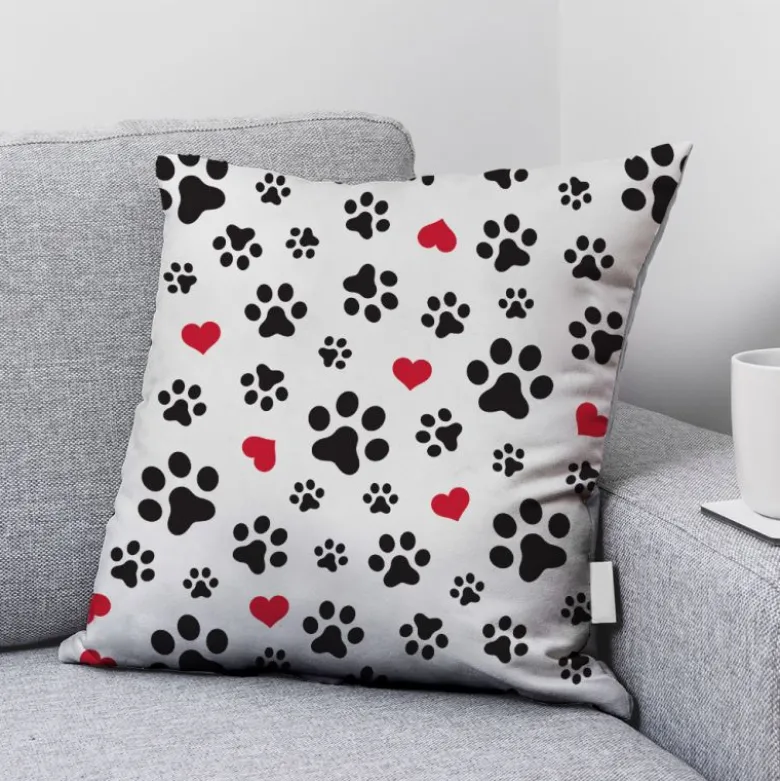 Coeur rouge et pattes de chats - Fond blanc