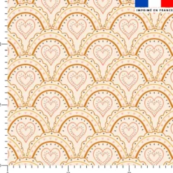 Ecailles gaufrées coeurs - Fond beige