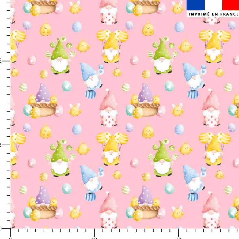 Gnome et oeufs de Pâques - Fond rose pastel