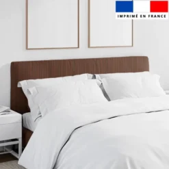 Latte effet bois marron foncé - Fond noir