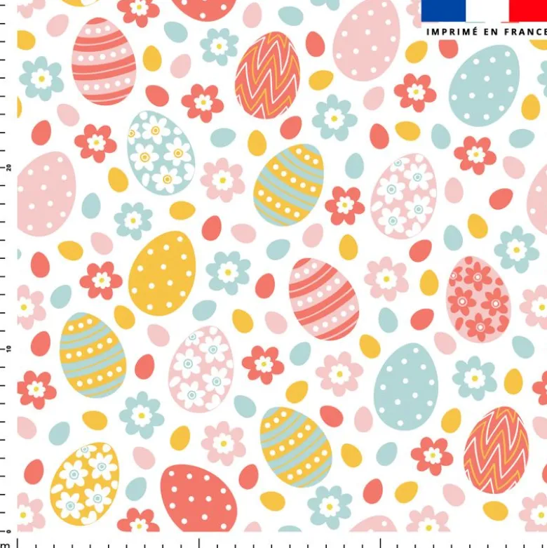 Oeufs de Pâques et fleurs multicolores - Fond blanc