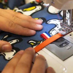 Patron imprimé pour tablier motif petits coeurs rouges