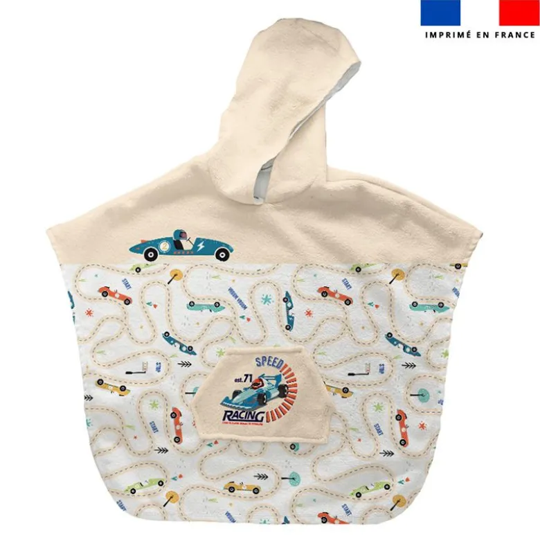 Patron imprimé sur tissu éponge pour poncho de bain motif course de voiture