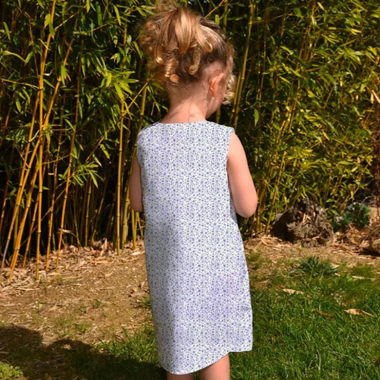Patron robe enfant motif petites fleurs violettes