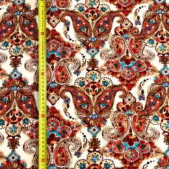 Popeline de viscose écrue motif cachemire et fleurs rouges