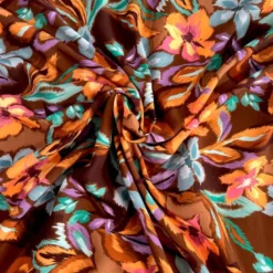Popeline de viscose marron motif fleurs aquarelles