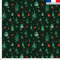 Sapin de Noel et cadeau vert et rouge - Fond vert forêt