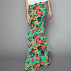 Satin vert d'eau motif bouquet de fleurs champêtres