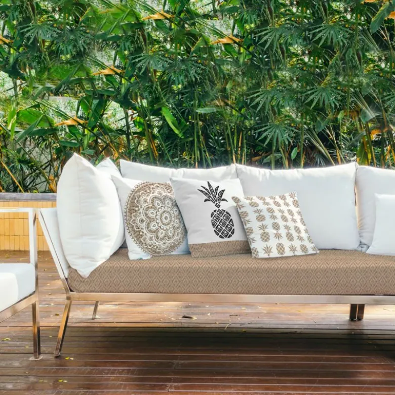Tissu imperméable écru motif ananas tropical effet rotin