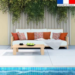 Tissu imperméable écru motif fleurs et feuilles colorées