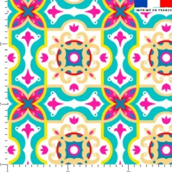 Tissu imperméable motif carreaux de ciment beige fuchsia et turquoise