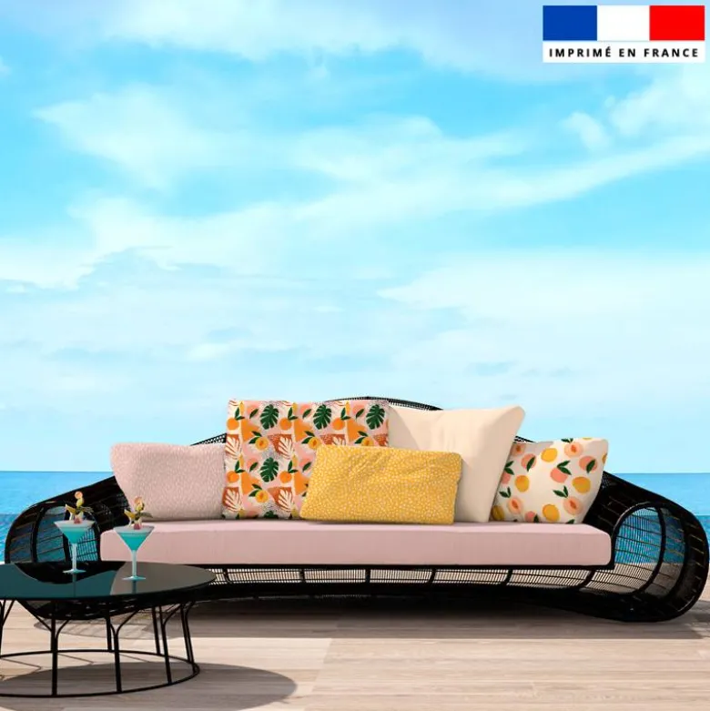 Tissu imperméable motif losange abstrait fond rose
