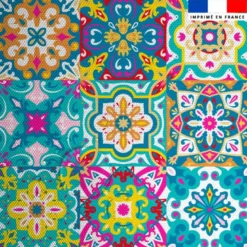 Tissu imperméable motif patchwork carreaux de ciment bleu jaune et fuchsia
