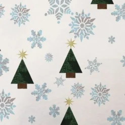 Tissu minky blanc motif sapin et flocons de noël