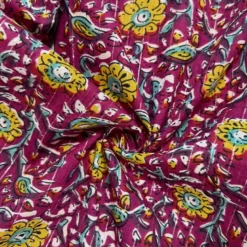 Voile de coton indien rayures lurex prune motif fleurs jaunes et pétales